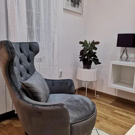 아파트 Modern In The Center